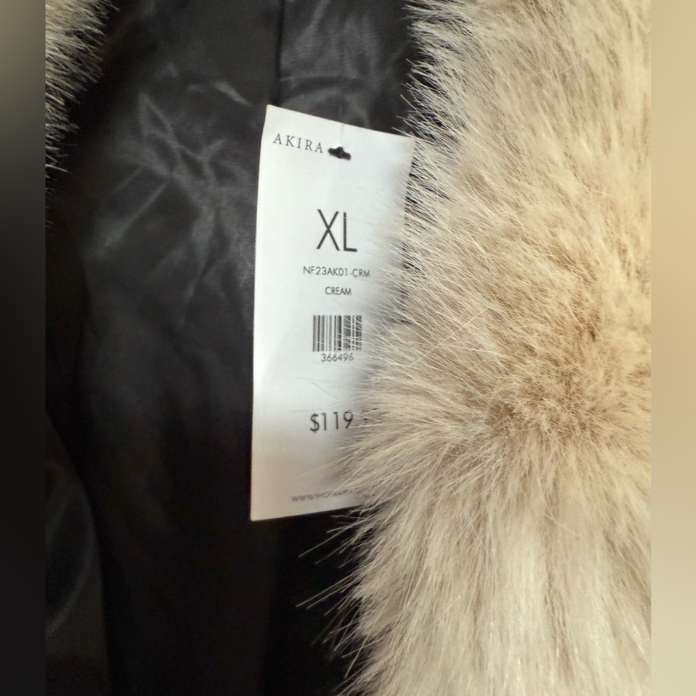 AKIRA NWT Stunning Cream Faux Fur Collared Cropped Lined Teddy Jacket (0723) - Picture 10 of 13